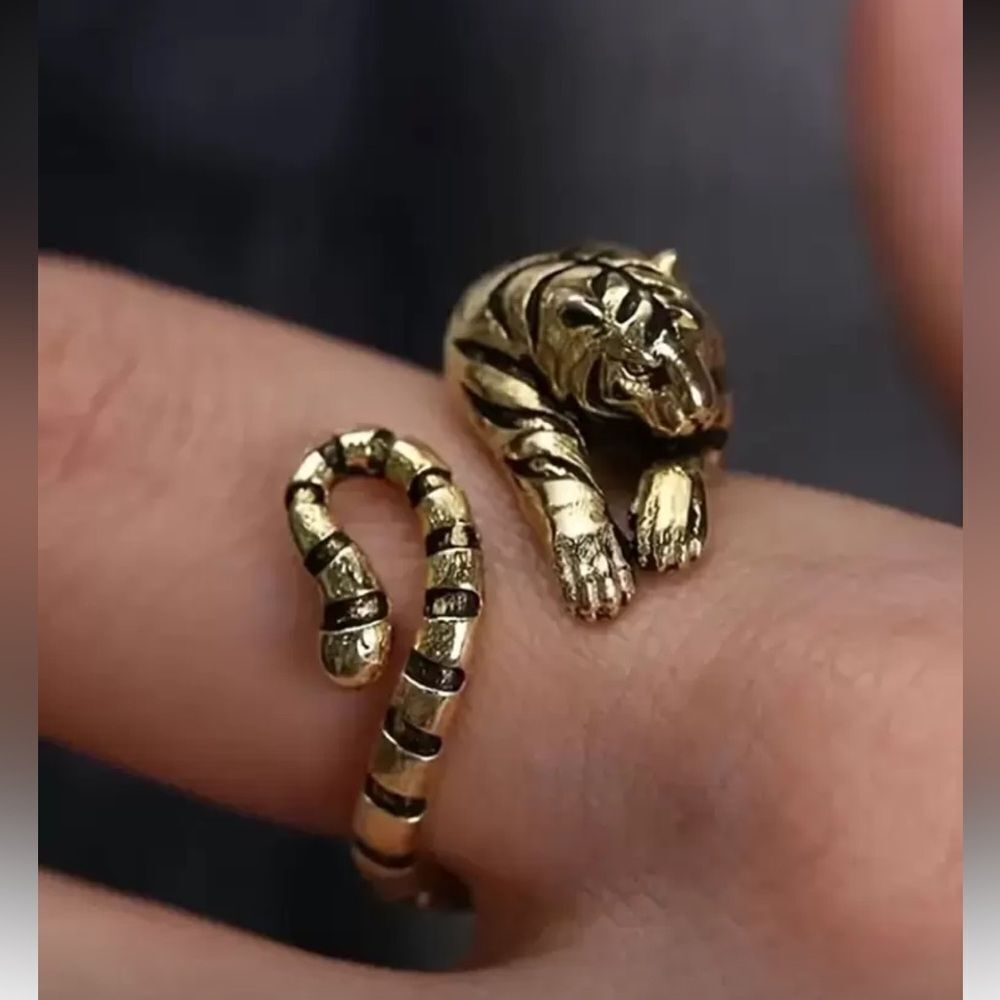 Tiger Wrap Ring N1721
